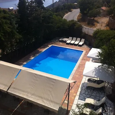 Πανσιόν Pyrgos Alevra *