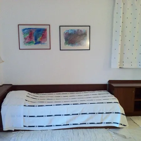 Πανσιόν Pyrgos Alevra *